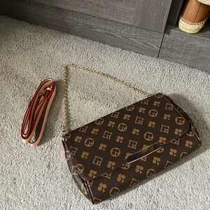 LAST ONE Chic Brown Vegan Leather Gold Chained Fashion Bag